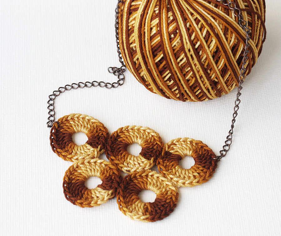 Crochet necklace brown rust yellow marbled olympic circles quintette fiber art epictt therougett efpteam tbteam