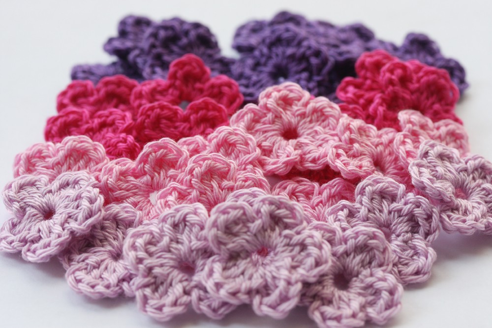 Free Project Instructions for the Crocheted Flower Applique